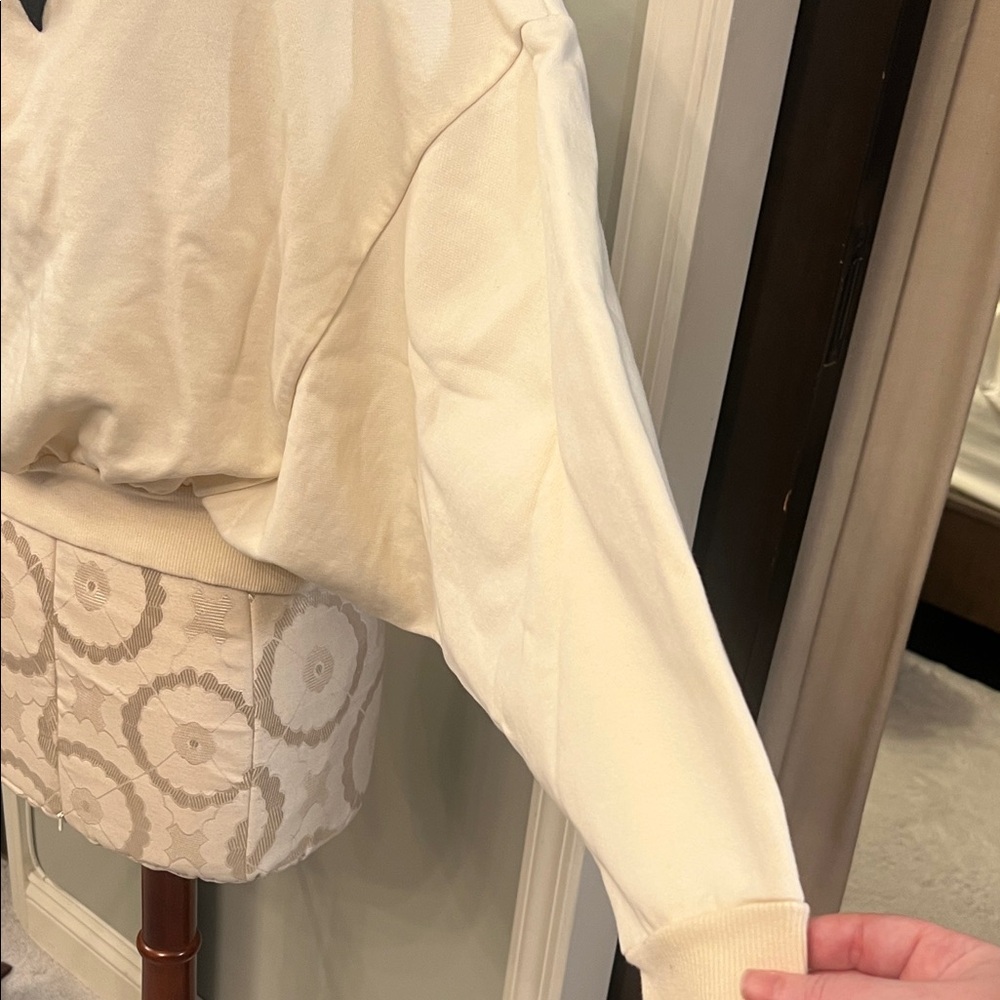 Zara Cream Wonder Woman Logo Pullover Sweatshirt - Picture 5 of 5